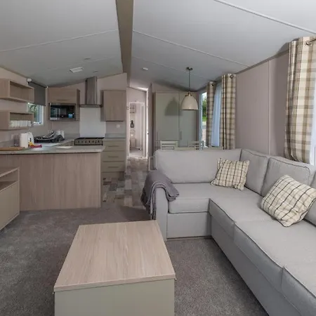Luxury Sleeps 6 Pet Friendly