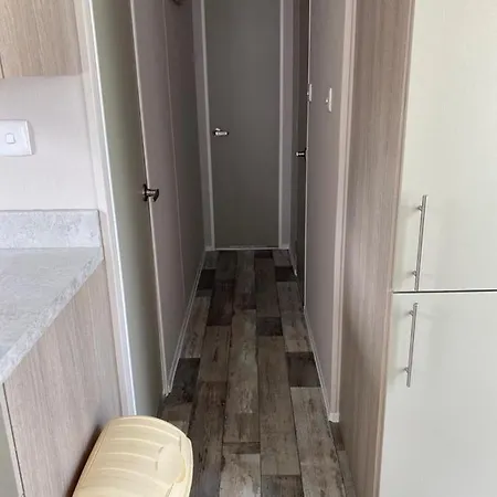 キャンプ場 Luxury Sleeps 6 Pet Friendly セント・オーステル