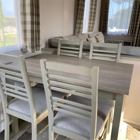 Luxury Sleeps 6 Pet Friendly セント・オーステル
